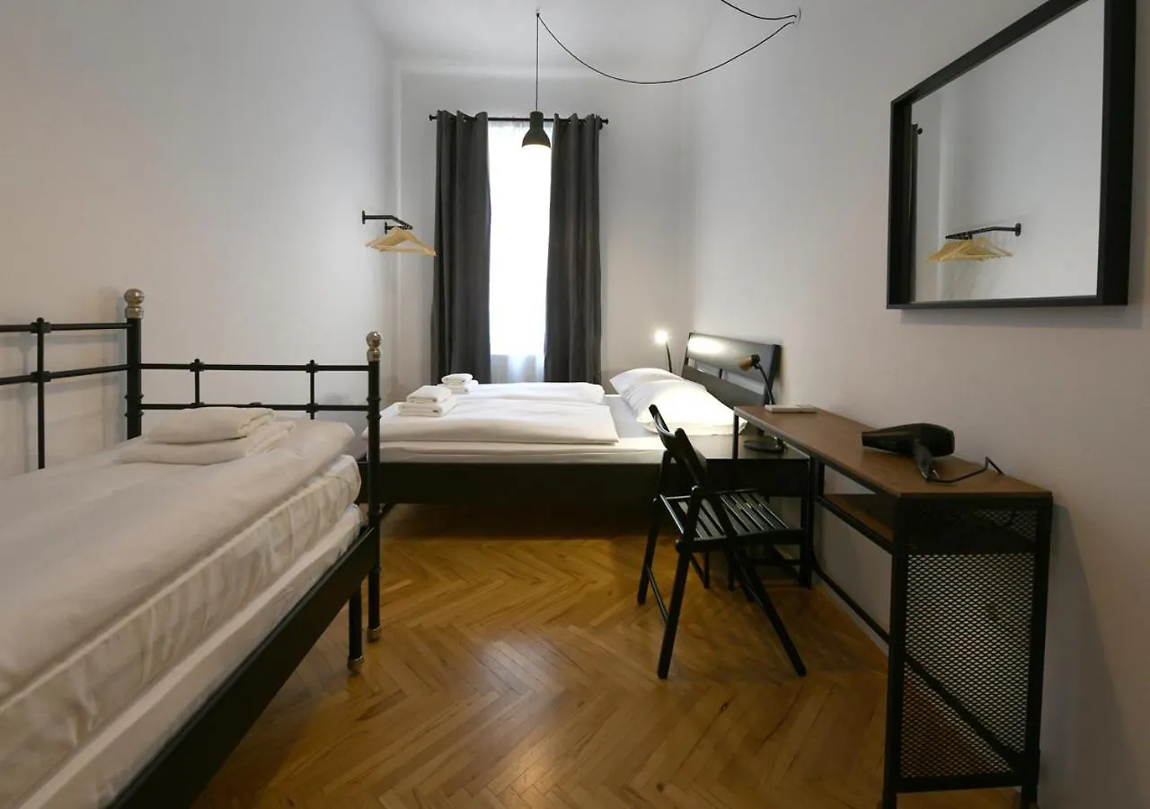 Atik Rooms Ljubljana 0*,