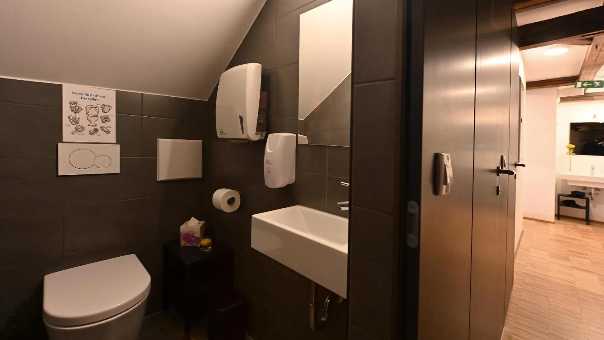 Atik Rooms Ljubljana 0*,  Slovenia