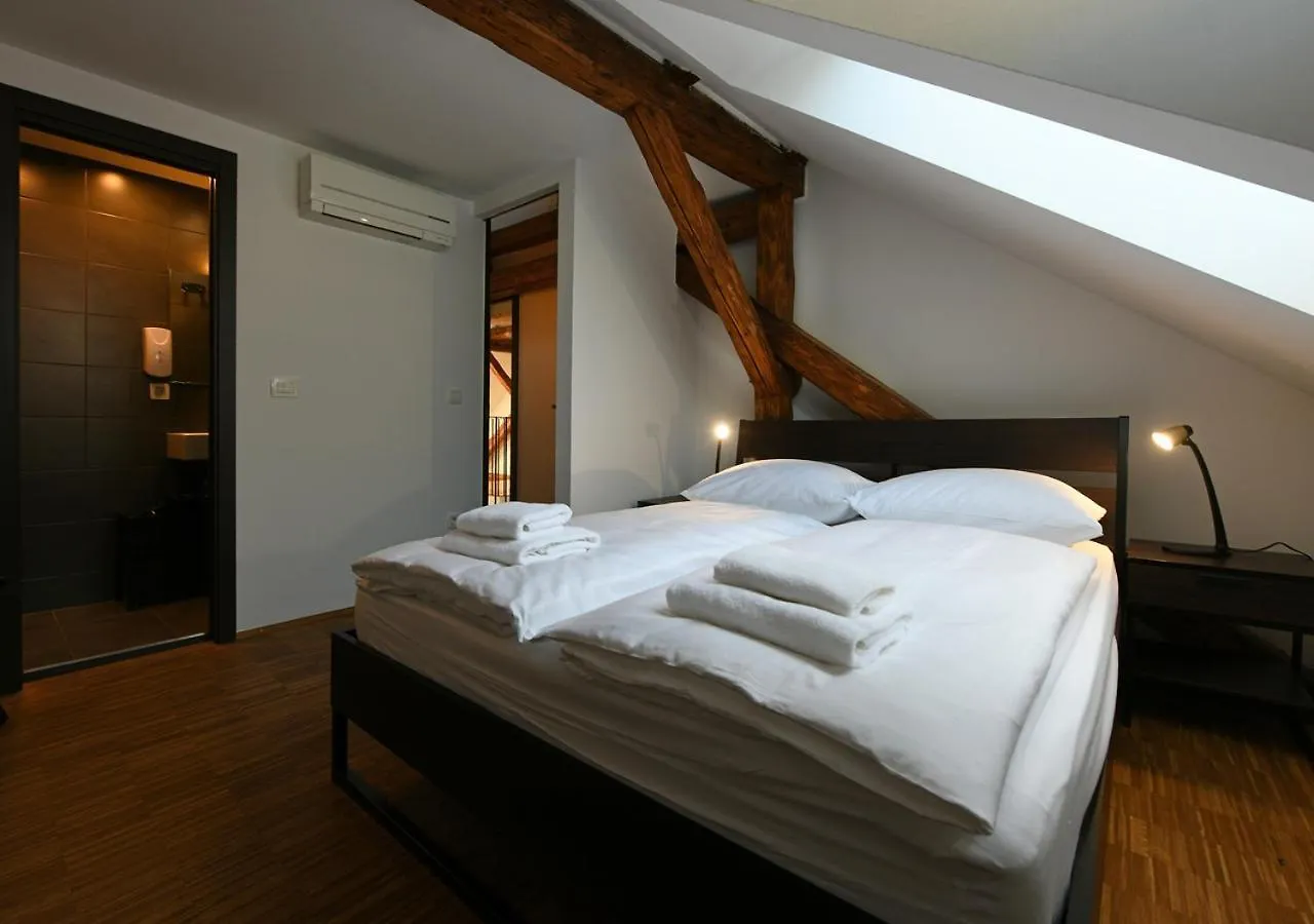 Atik Rooms Ljubljana 0*,
