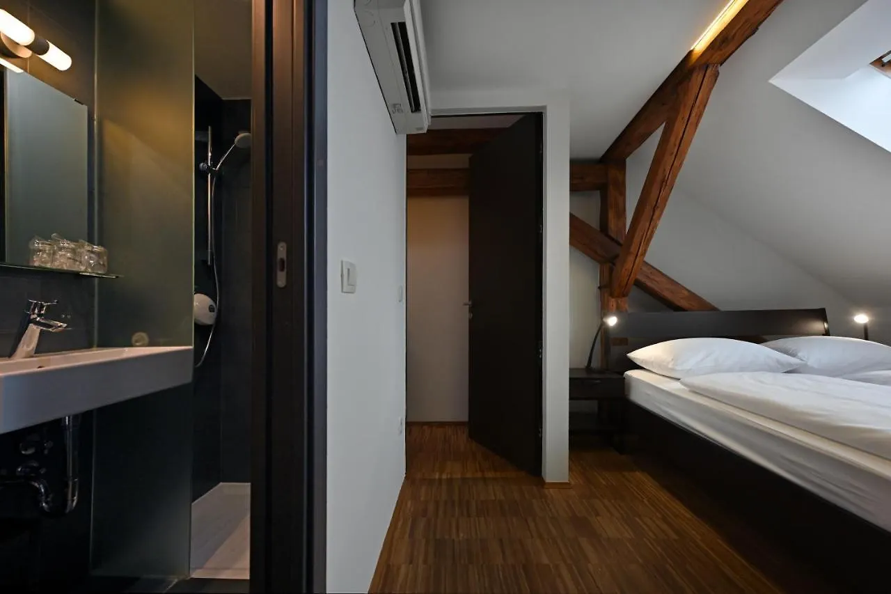Atik Rooms Ljubljana 0*,